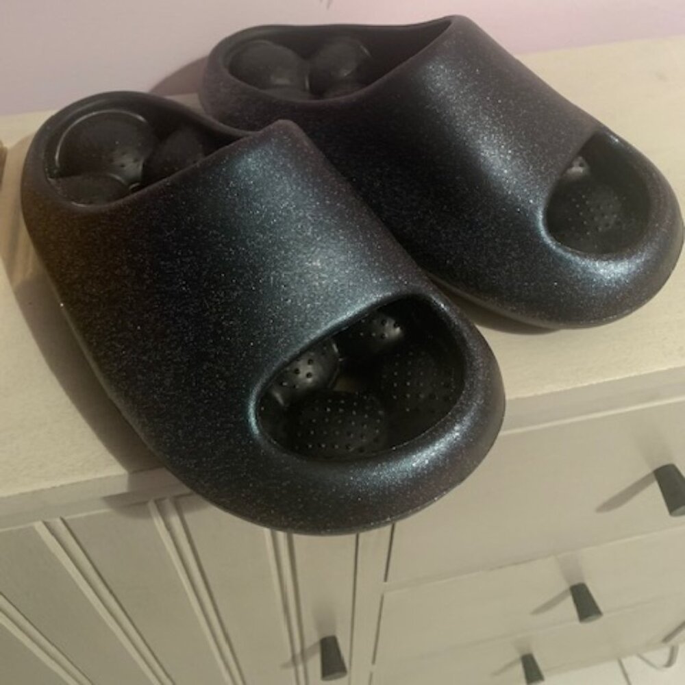 NWOT - Women's Massage Ball Slippers